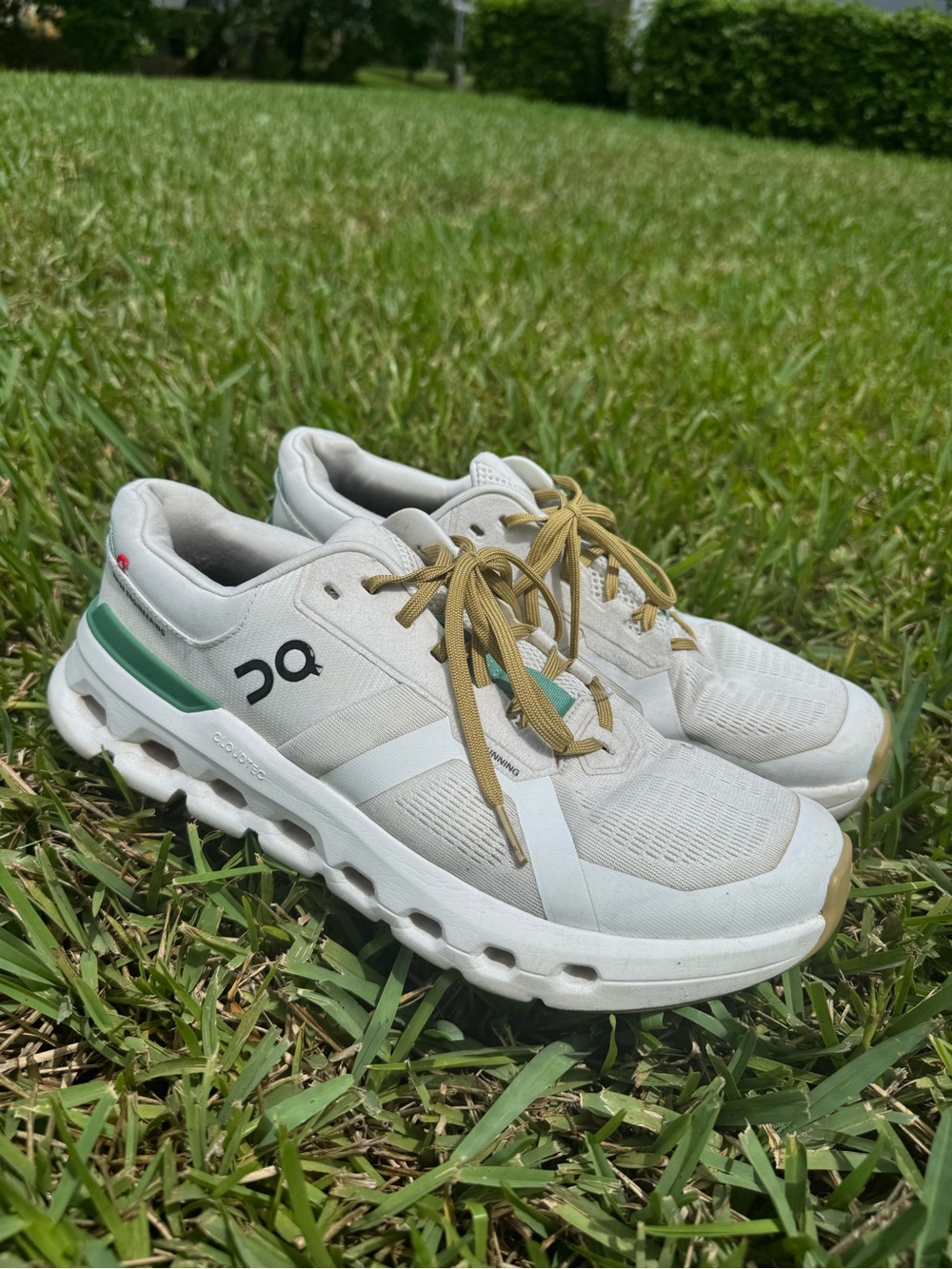 On Cloudrunner 2 - Green/White